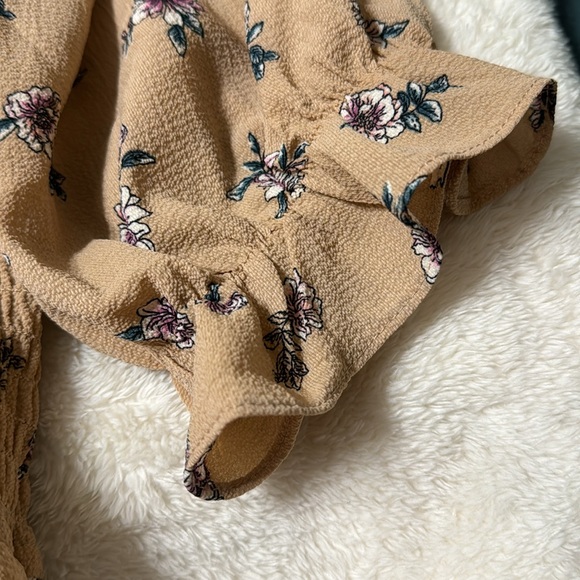 Zenobia FLORAL RUFFLE BLOUSE - Picture 8 of 10